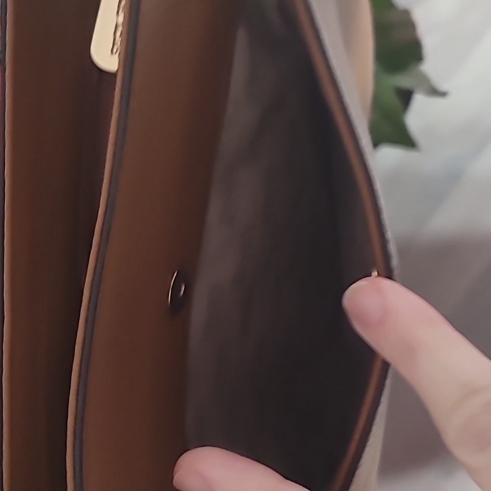Michael Kors Crossbody Bag Tan Leather with Gold Metal Accents - Picture 9 of 10